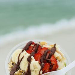 Bear Fruit Bowls and Coffee - Açaí bowl