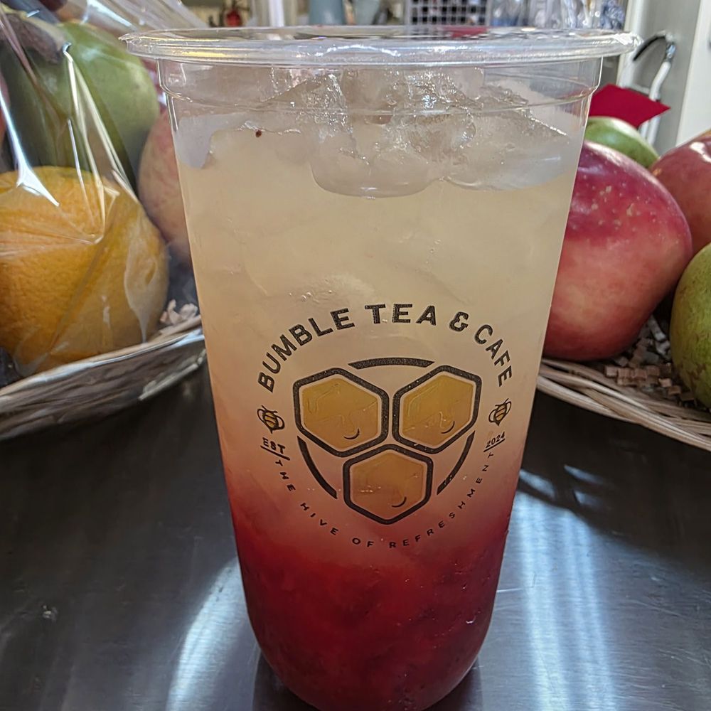Bumble Tea Cafe And Ramen - Strawberry lemonade - Bubble Tea Near Me - Honolulu, Hawaii