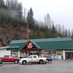 St Maries Harvest Foods - Spacious parking lot