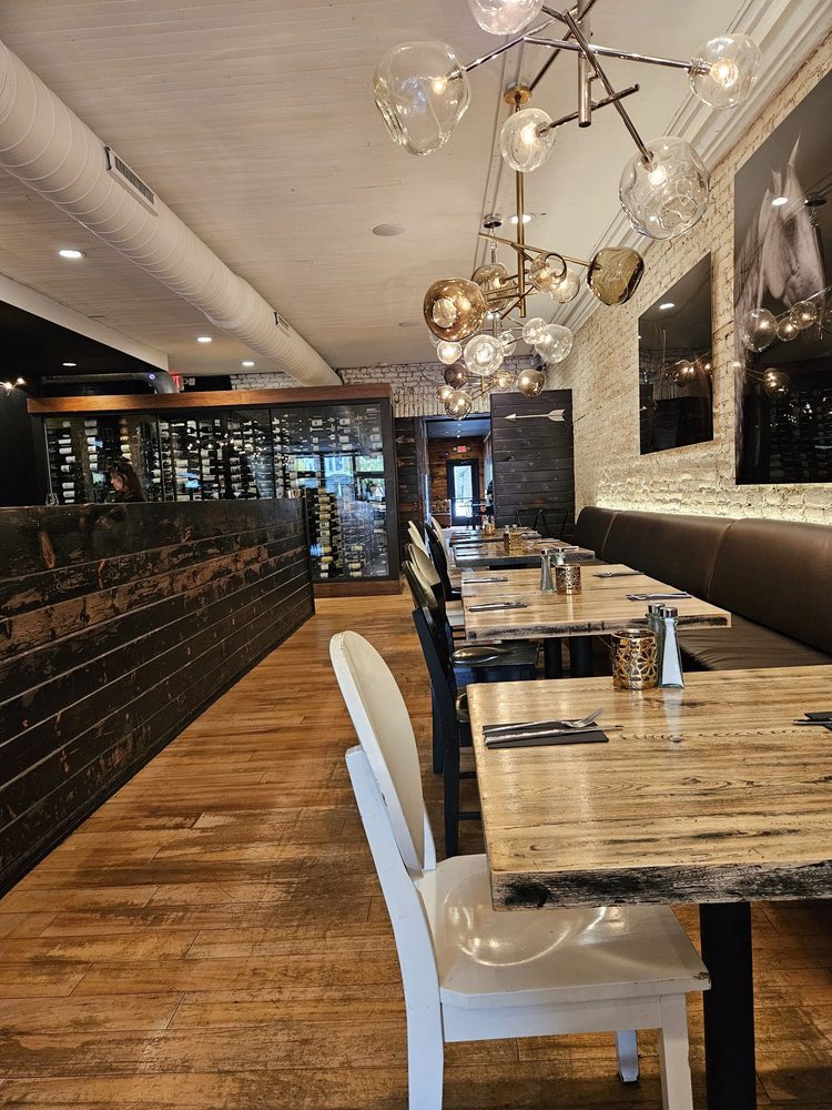 Dina's Restaurant