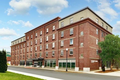 Courtyard Keene Downtown by null