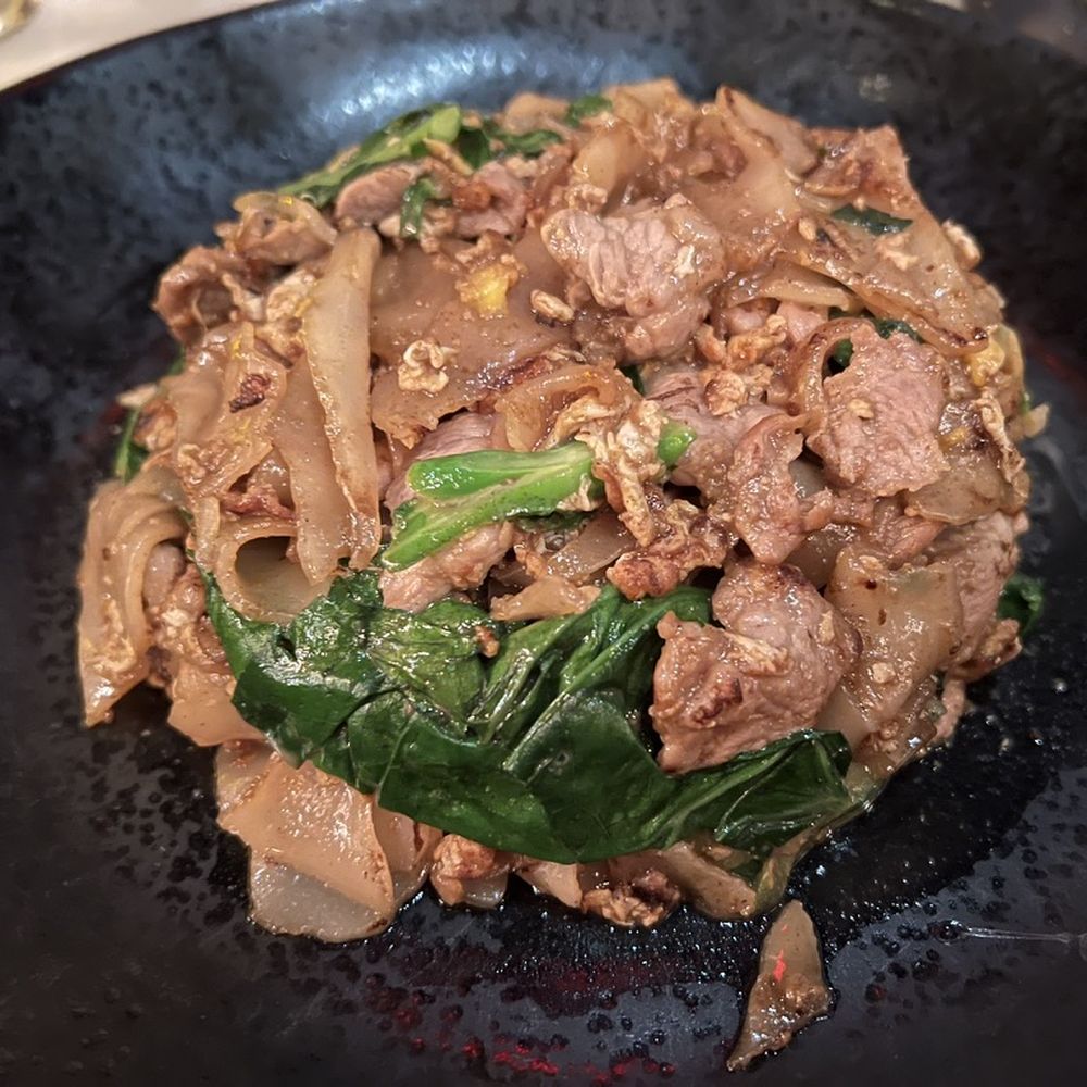 Somtum Der - Pad see ew (pork) - Thai Near Me - New York, New York Somtum Der - Pad see ew (pork) - Thai Near Me - New York, New York