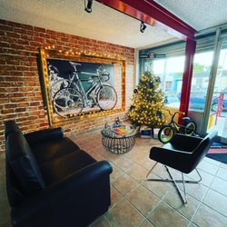 Bikes4You - Confortable showroom area