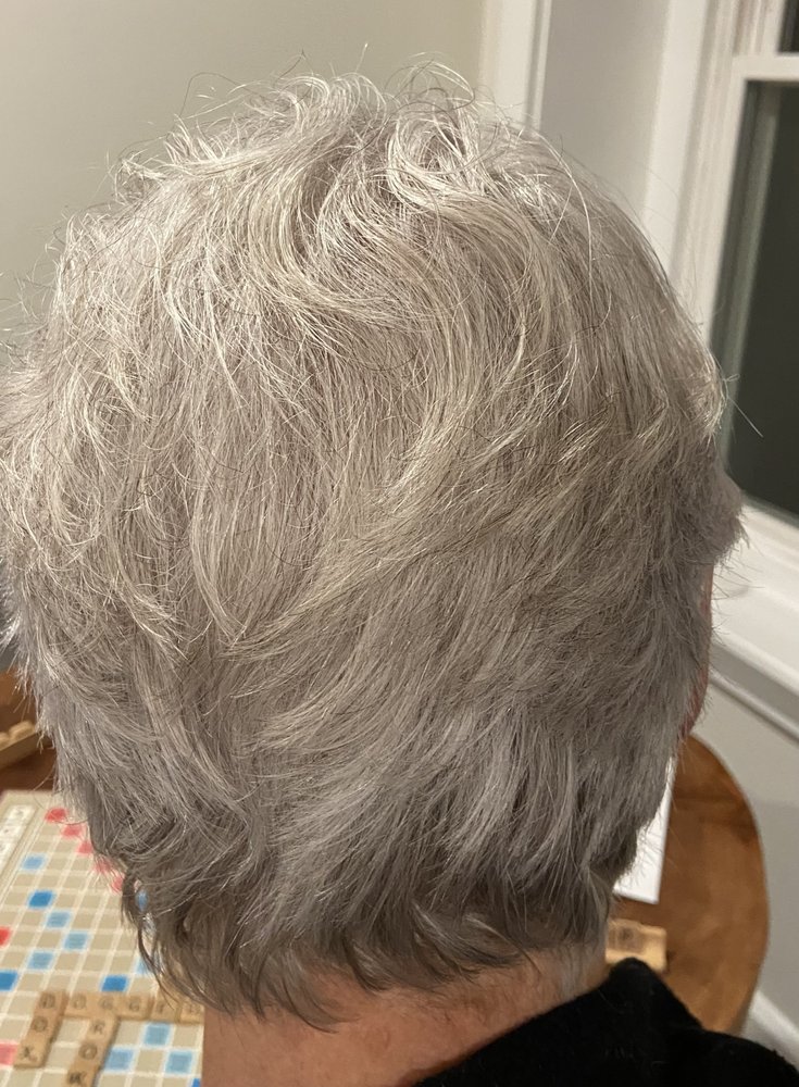 Bernie's Hair Studio Logo