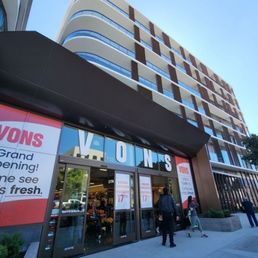 Exterior photo of Vons Pharmacy - Santa Monica, California Exterior photo of Vons Pharmacy - Santa Monica, California