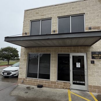 Oil Changers & Repair - The front entrance - Car Inspectors Near Me - Buda, Texas