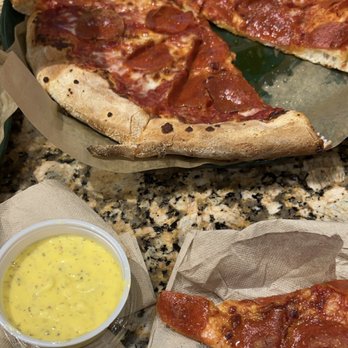 IL Primo Pizza & Wings - Pepperoni pizza with garlic butter - Pizza Near Me - North Port, Florida