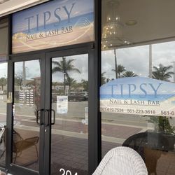 Tipsy Nail & Lash Bar - Outside