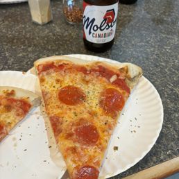 NY pizza and a Canadian beer #fusion NY pizza and a Canadian beer #fusion