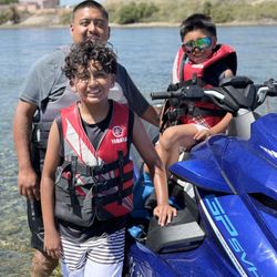 Wavy Rentals - Me and my boys enjoying the jetski at Laughlin.!