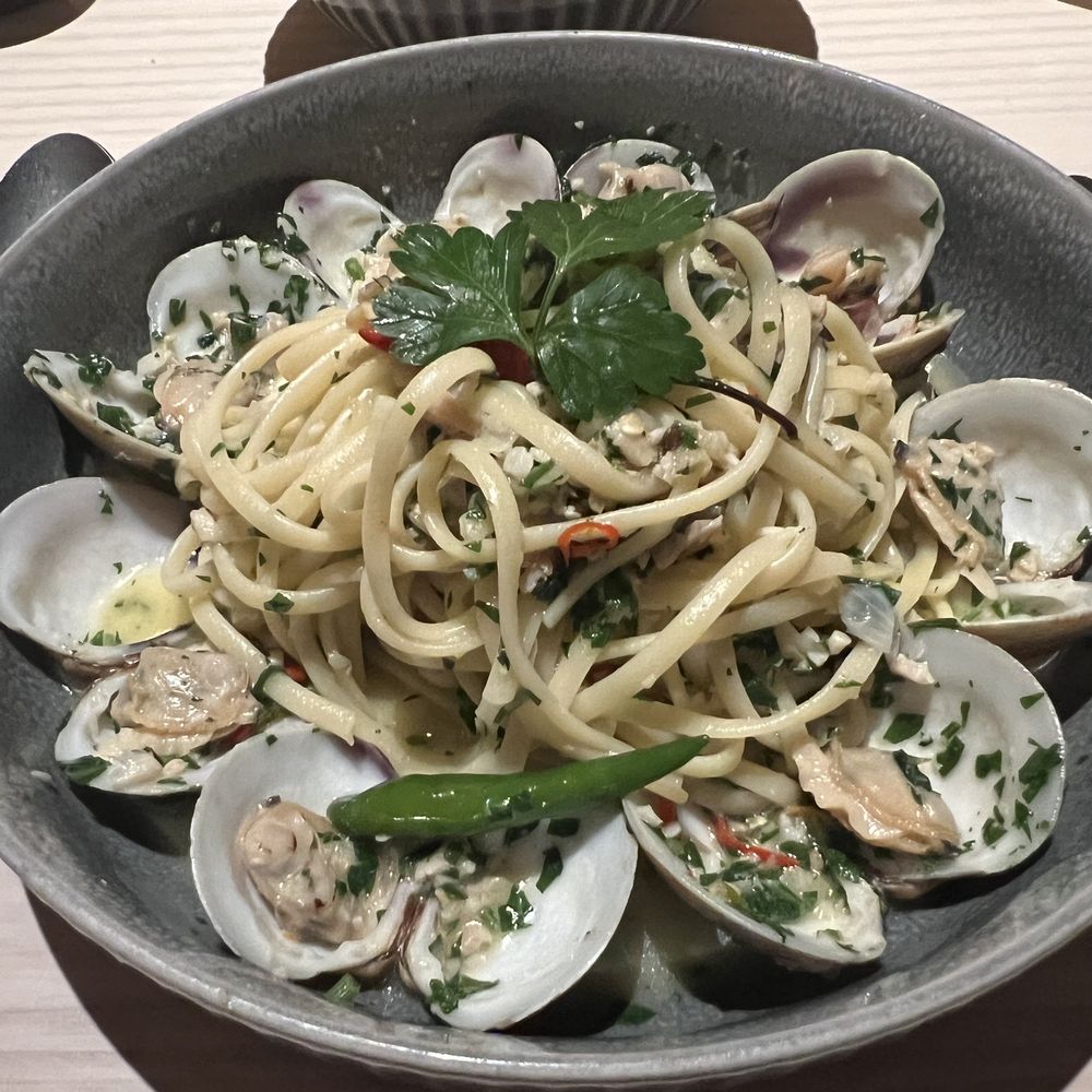 Graffiti Raw - Linguine alla Vongole - Seafood Near Me - Houston, Texas Graffiti Raw - Linguine alla Vongole - Seafood Near Me - Houston, Texas