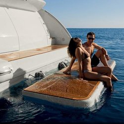 Seascape Boat Rentals - Couple on Azimut