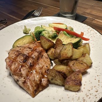 Oak and Main - Salmon - American Near Me - Roanoke, Texas