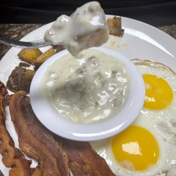 Chuck Wagon Restaurant - Chuck Wagon Grand Slam- delicious sausage gravy! - American Near Me - Miami, Florida