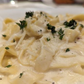Chateau Restaurant - Fettuccine Alfredo - Italian Near Me - Waltham, Massachusetts