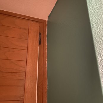 Chiapas Painting - bleed over into the ceiling and not lining up the paint to the cabinets - Painters Near Me Chiapas Painting - bleed over into the ceiling and not lining up the paint to the cabinets - Painters Near Me