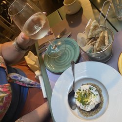 Alas - Beet salad, fresh pita and wine