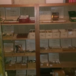 Paul's Cigar Lounge - Quality cigars.