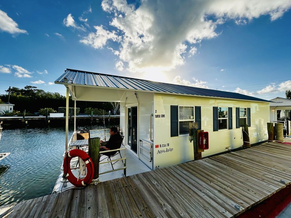 Captain Pip's Marina & Hideaway