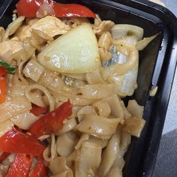 Pad kee mao, very bland and onions were undercooked Pad kee mao, very bland and onions were undercooked