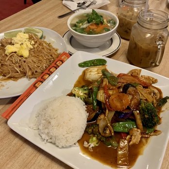 Thai Bistro - Chicken Pad Thai, Evil Jungle Princess, Wonton Soup with Thai Ice Tea - Thai Near Me - Lawton, Oklahoma Thai Bistro - Chicken Pad Thai, Evil Jungle Princess, Wonton Soup with Thai Ice Tea - Thai Near Me - Lawton, Oklahoma