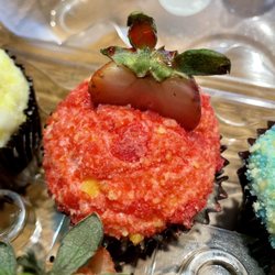 The Ugly Cake Factory - Strawberry Crunch Cupcake