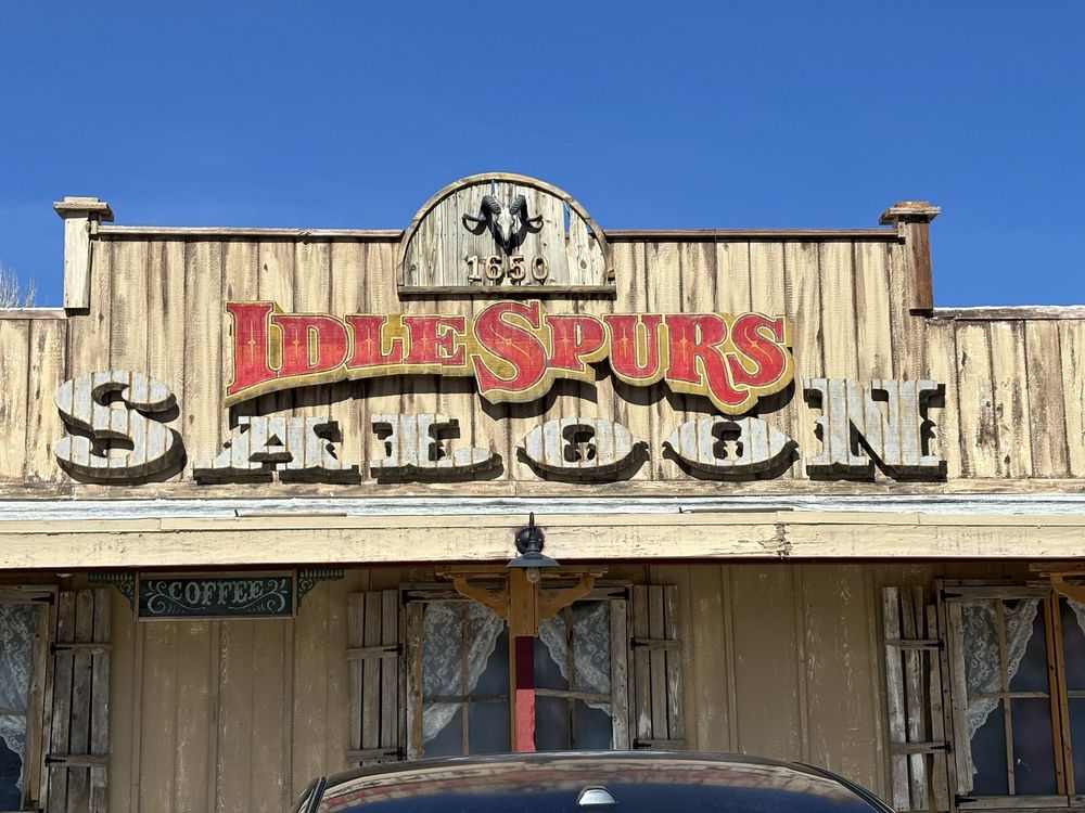Idle Spurs Tavern Logo