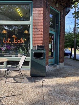 Lona's Lil Eats by null