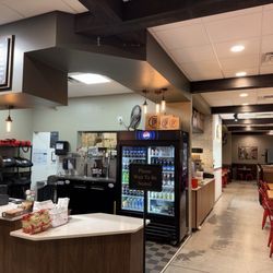 Flippers Pizza - Inside