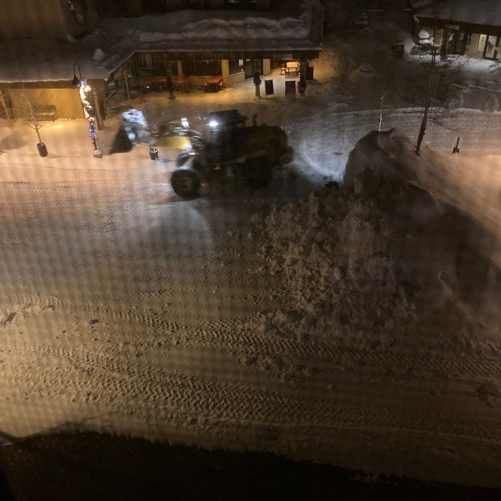 Snowplow outside my room at 3 in the morning Snowplow outside my room at 3 in the morning