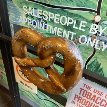 BENZELS PRETZELS OUTLET STORE - Updated November 2025 - 5200 6th