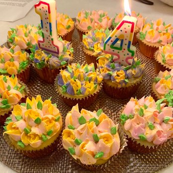 Lexi Lin Cakes - cupcakes with candles on top - Cupcakes Near Me Lexi Lin Cakes - cupcakes with candles on top - Cupcakes Near Me