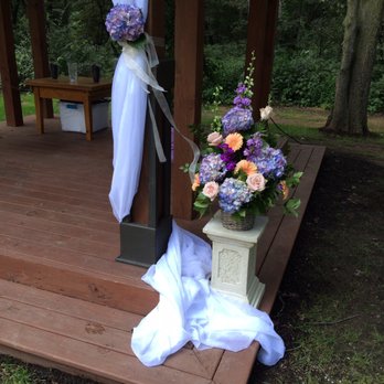 Pepper Creek - Florists Near Me - Rockford, Illinois Pepper Creek - Florists Near Me - Rockford, Illinois