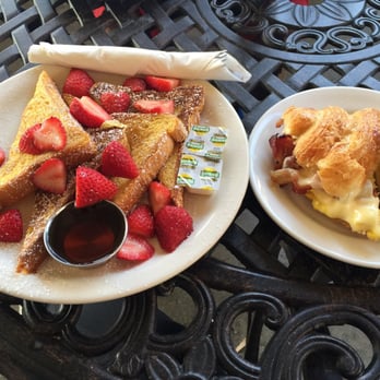 Cafe Elysa - The French toast with strawberries - Coffee & Tea Near Me - Carlsbad, California