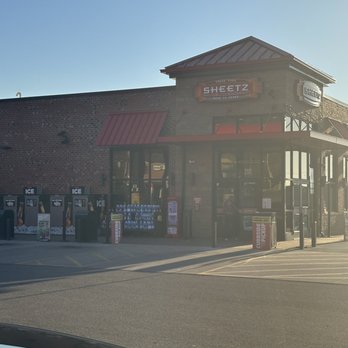 Sheetz - the outside of a restaurant - Gas Stations Near Me - Cambridge, Ohio