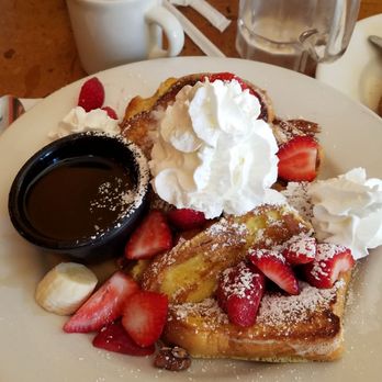 Momo's Cafe - The French toast with fruit. Huge portions and so yummy! - American Near Me - Vallejo, California