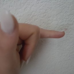 See how my nail is sticking upwards? Yeah that's not natural at all and pretty painful