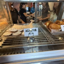 Manny's Cafe & Bakery - Showcase: few alfajores left!