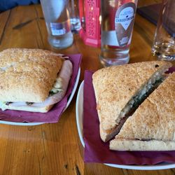 De Tweekoppige Phoenix - Chicken and salmon sandwich
