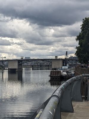 Tom McCall Waterfront Park by null