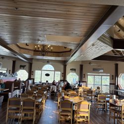 Boulevard Barbeque - Large restaurant eating area