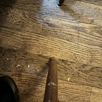 Cliff's Elbow Room - Food scraps on the floor - American Near Me - Jamesport, New York