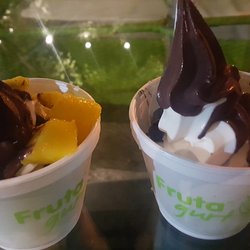 Fruta Gurt - Misto Açai com frozen iogurte com manga e blueberry.  Muito cremoso