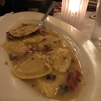 Maggiano's Little Italy - Italian Near Me - Hackensack, New Jersey