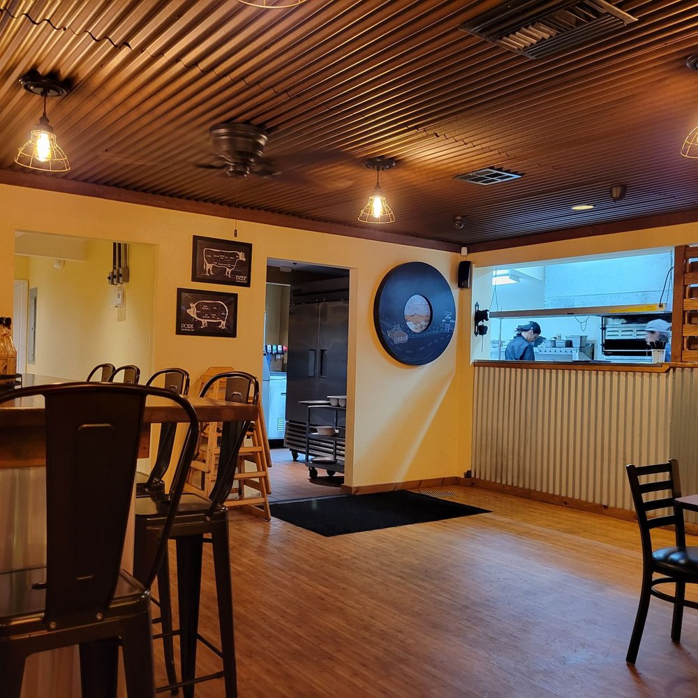 Jasper's Barbeque - Dining room - Barbeque Near Me - Big Bear Lake, California