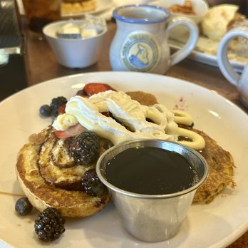 Another Broken Egg Cafe - Cinnamon Roll French Toast - American Near Me - Indianapolis, Indiana Another Broken Egg Cafe - Cinnamon Roll French Toast - American Near Me - Indianapolis, Indiana