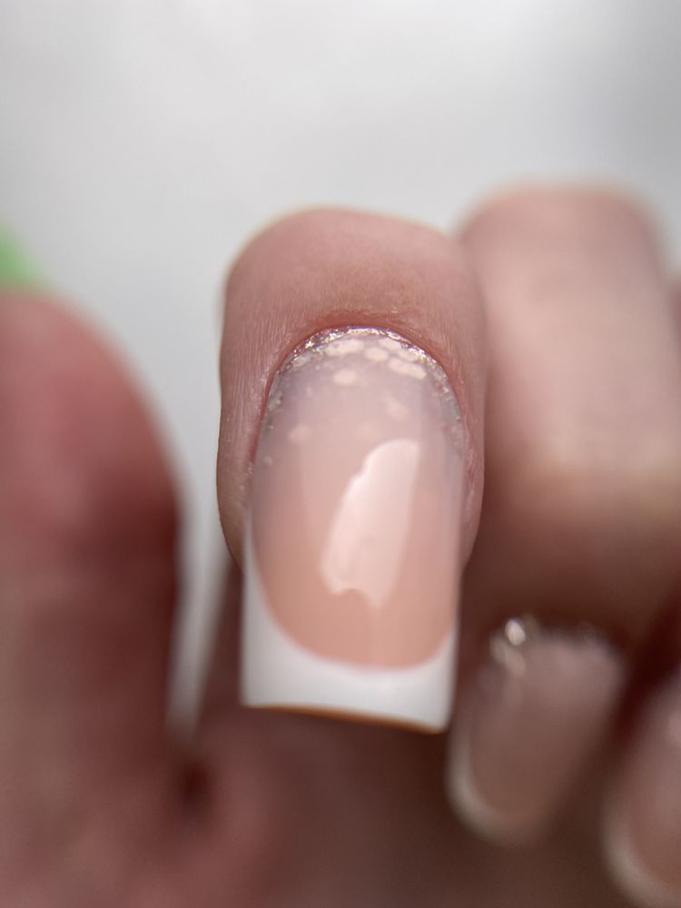 Refresh Nails Logo