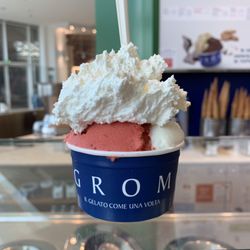 Grom - Fior di latte + fragola