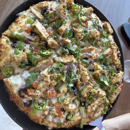 Desi Garlic Chicken pizza without mushrooms Desi Garlic Chicken pizza without mushrooms