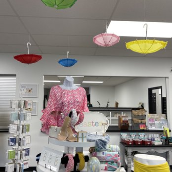 Les Amis Studio & Boutique - Women's Clothing Near Me - Pineville, Louisiana Les Amis Studio & Boutique - Women's Clothing Near Me - Pineville, Louisiana